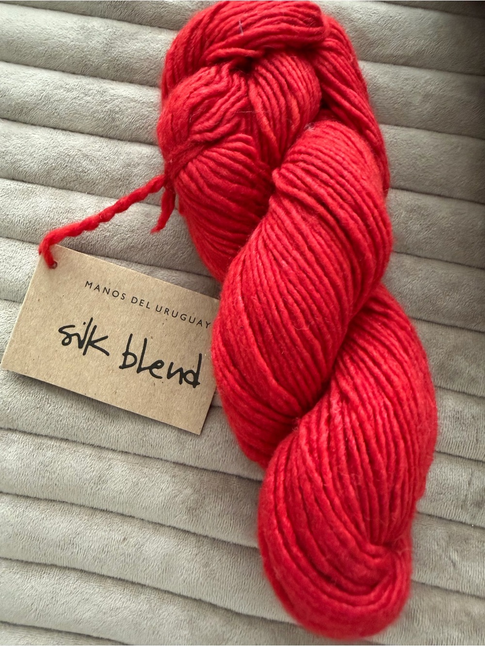 Manos Silk Blend Yarn – Vibrant Red